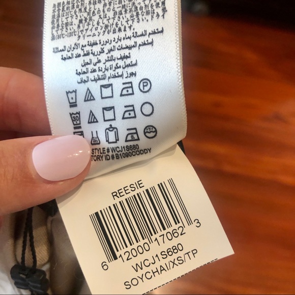 BCBG MaxAzria Reesie Tank - Picture 10 of 10